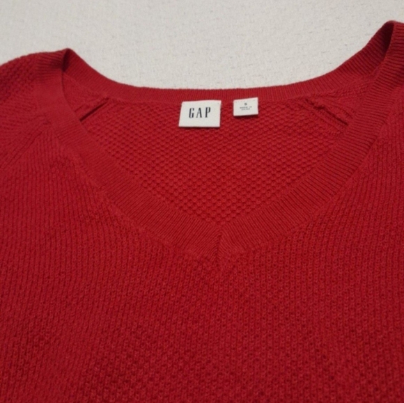 Red GAP Sweater size S - Picture 3 of 3